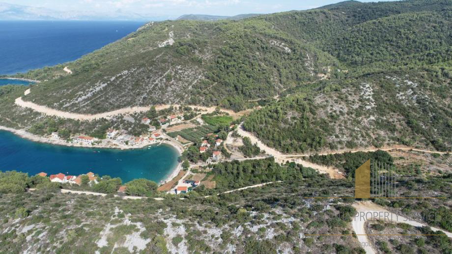 Agricultural land, first row by the sea on the island of Hvar!