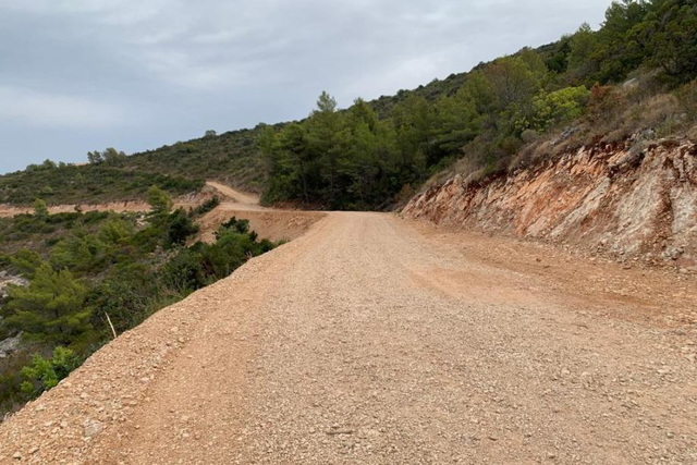 Terreno agricolo in prima fila sul mare sull'isola di Hvar!