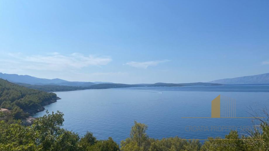 Agricultural land, first row by the sea on the island of Hvar!