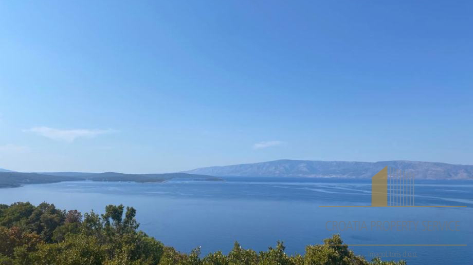 Agricultural land, first row by the sea on the island of Hvar!