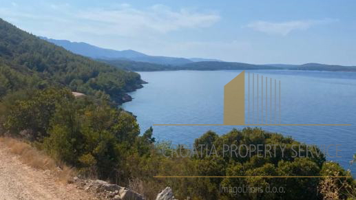 Agricultural land, first row by the sea on the island of Hvar!