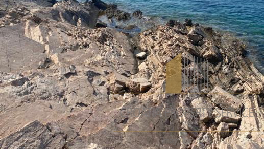 Agricultural land, first row by the sea on the island of Hvar!