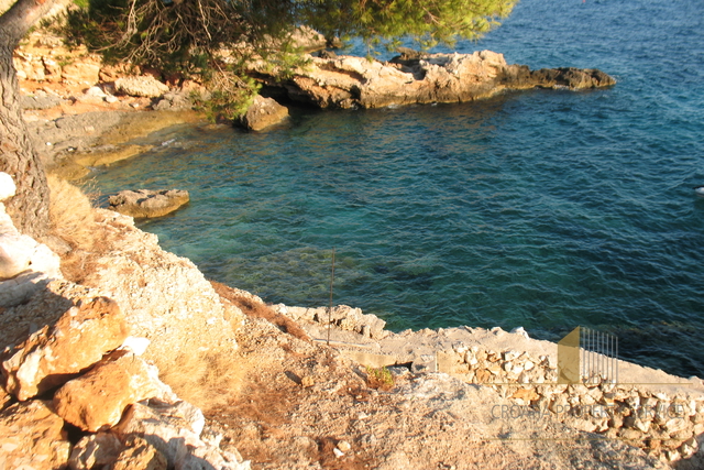 Gradbeno zemljišče na ekskluzivni lokaciji, prvi red do morja - Hvar!