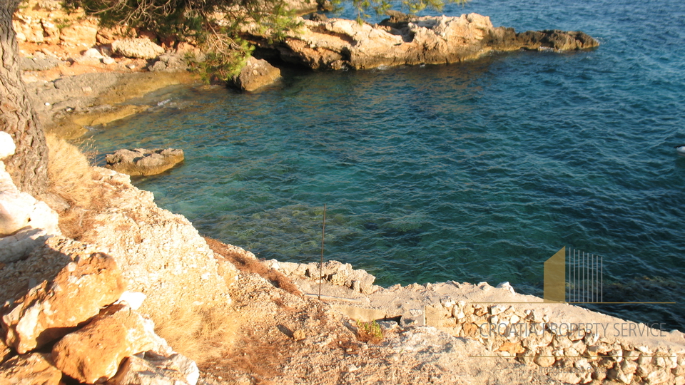 Building land in an exclusive location, first row to the sea - Hvar!