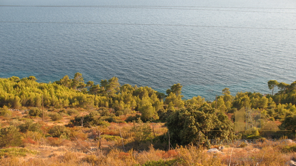 Building land in an exclusive location, first row to the sea - Hvar!
