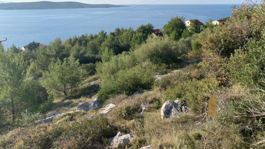 Участок под застройку с прекрасным видом на море - Завала, остров Хвар!