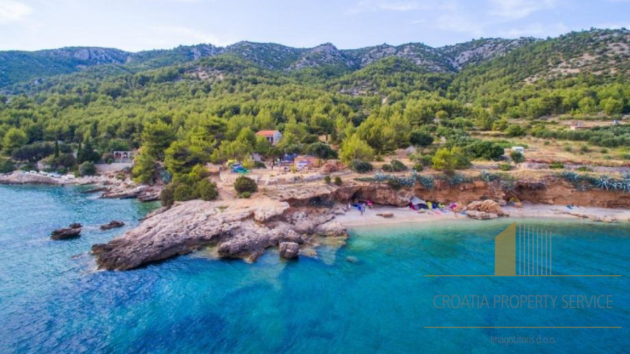 Attractive agricultural land with an open view of the sea - the island of Hvar!