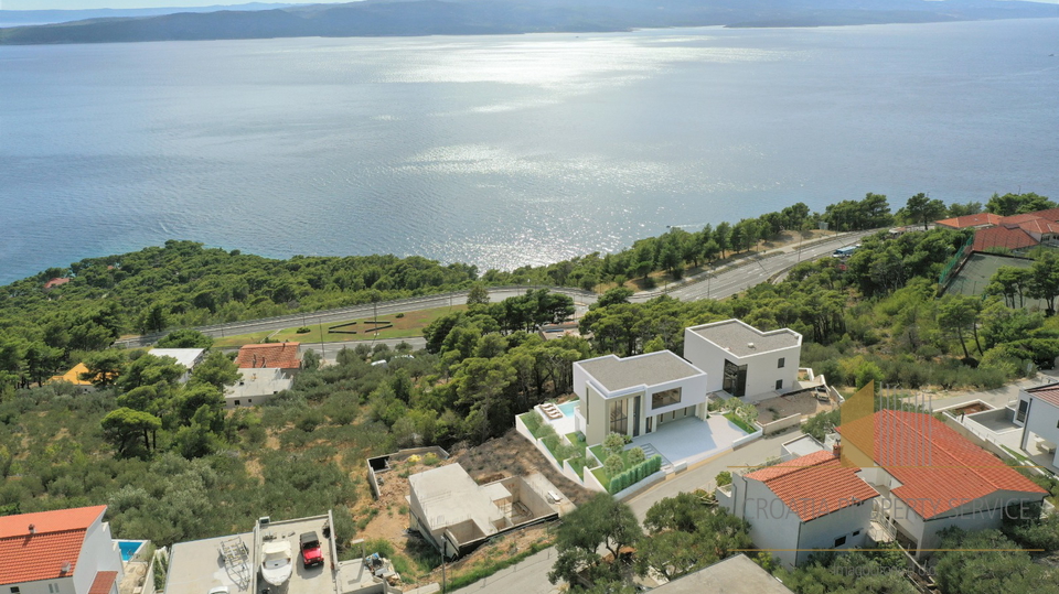 Nova luksuzna vila s panoramskim pogledom na more u Brelima!