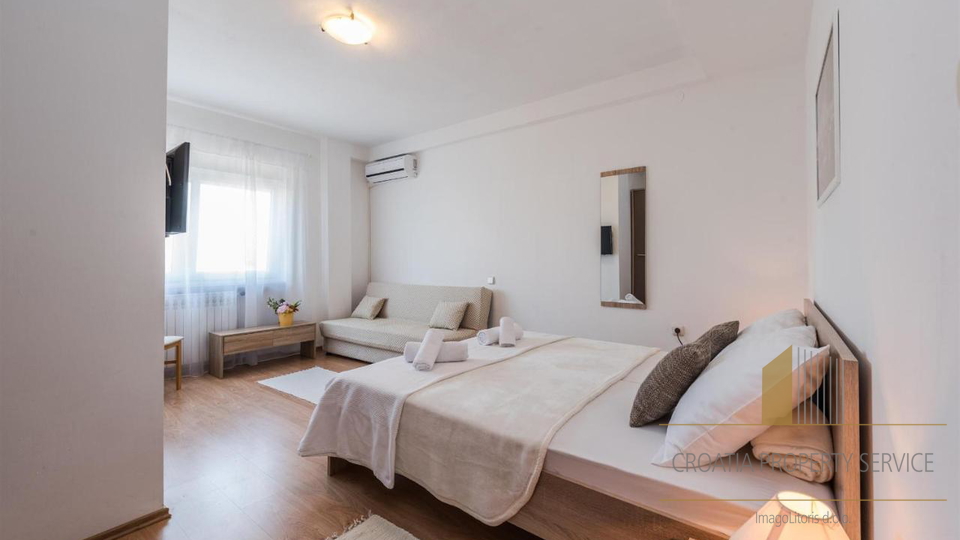 Gut etablierte Pension in attraktiver Lage, erste Reihe am Meer in Sukošan!