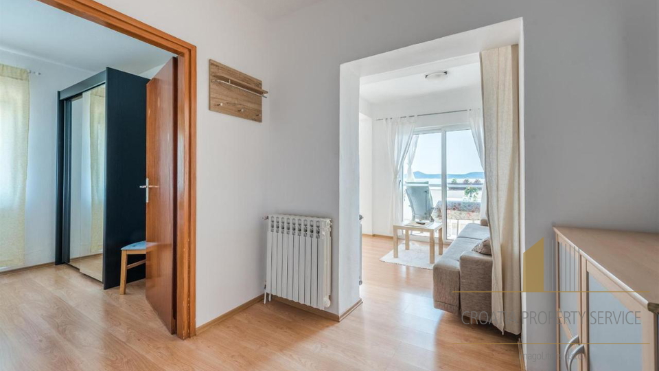 Gut etablierte Pension in attraktiver Lage, erste Reihe am Meer in Sukošan!