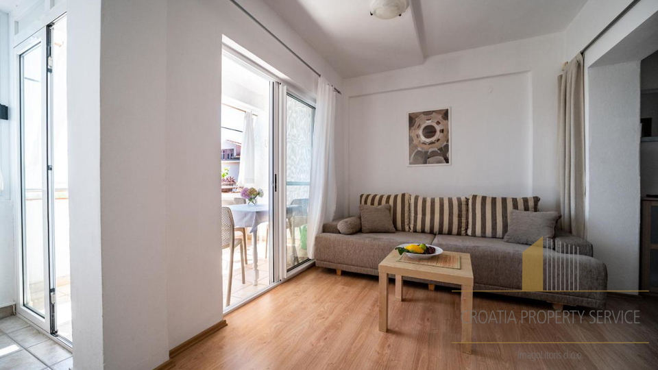 Gut etablierte Pension in attraktiver Lage, erste Reihe am Meer in Sukošan!