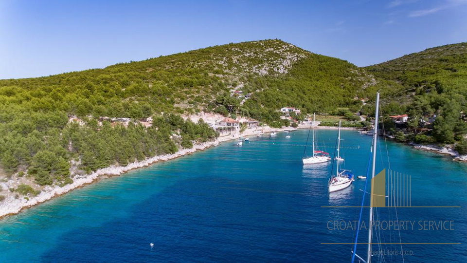 Attractive agricultural land in the OPG zone 70 m from the sea - Hvar!