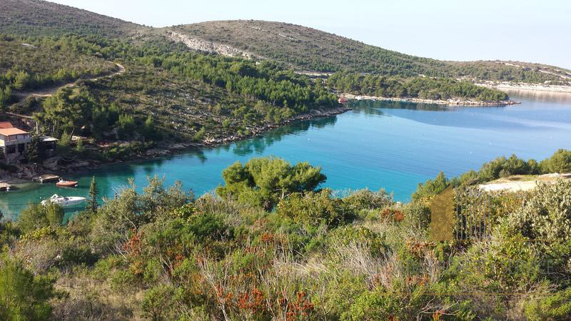 Attractive agricultural land in the OPG zone 70 m from the sea - Hvar!