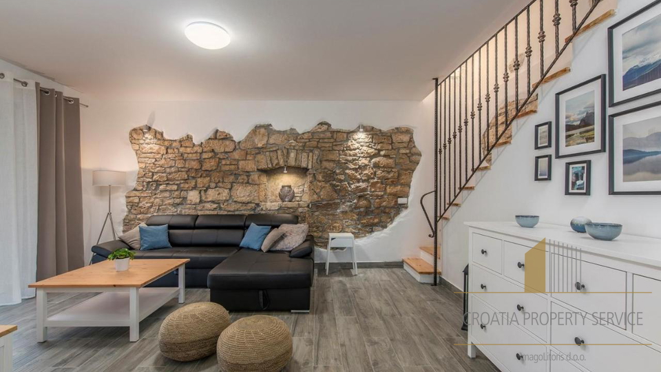 Prekrasna renovirana kamena vila sa velikim imanjem - Lovreč, Istra!