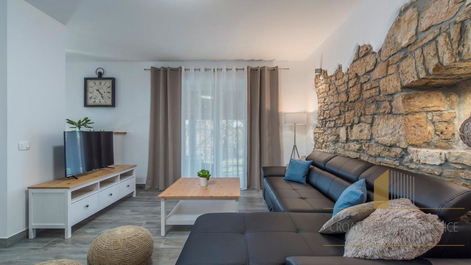 Prekrasna renovirana kamena vila sa velikim imanjem - Lovreč, Istra!