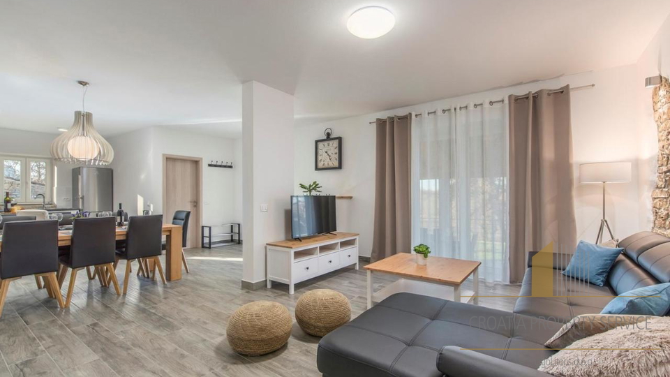 Prekrasna renovirana kamena vila sa velikim imanjem - Lovreč, Istra!