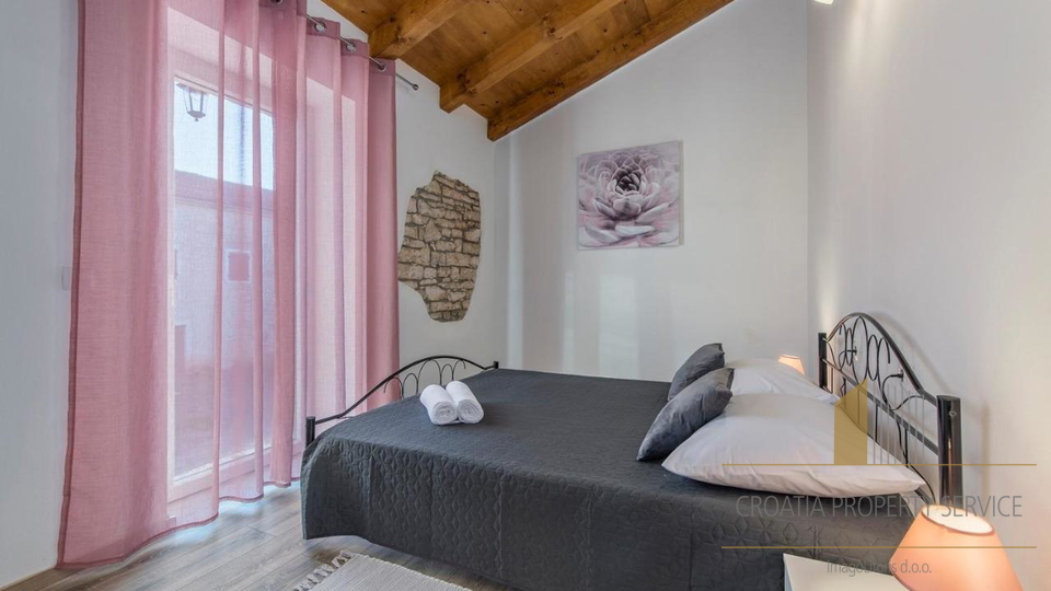Prekrasna renovirana kamena vila sa velikim imanjem - Lovreč, Istra!