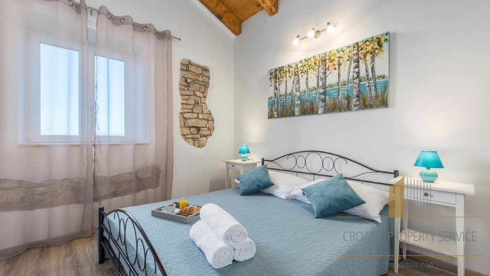 Prekrasna renovirana kamena vila sa velikim imanjem - Lovreč, Istra!