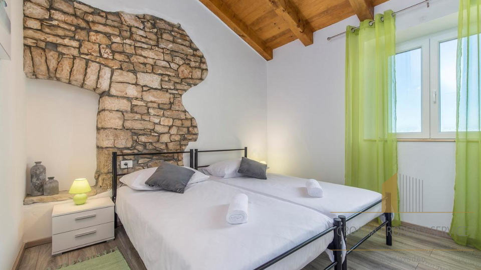 Prekrasna renovirana kamena vila sa velikim imanjem - Lovreč, Istra!