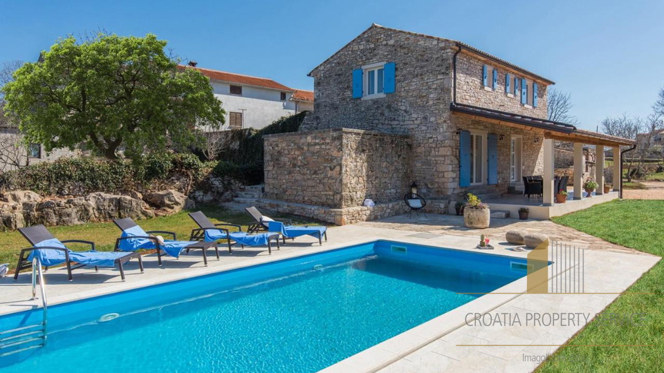 Prekrasna renovirana kamena vila sa velikim imanjem - Lovreč, Istra!
