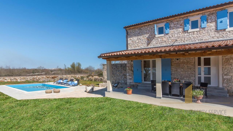 Prekrasna renovirana kamena vila sa velikim imanjem - Lovreč, Istra!