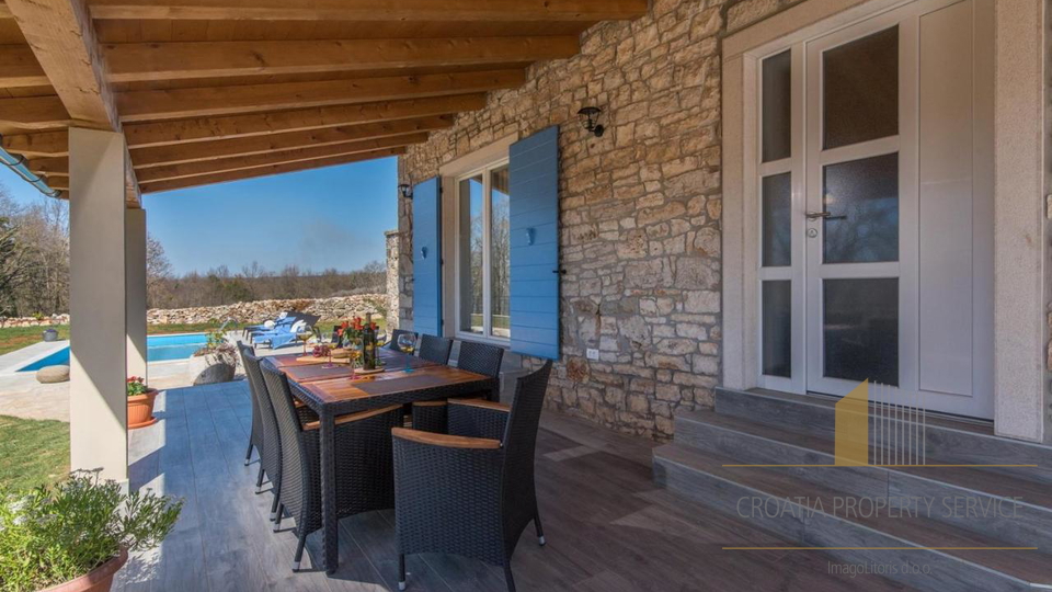 Prekrasna renovirana kamena vila sa velikim imanjem - Lovreč, Istra!