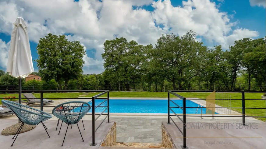 Prekrasna renovirana kamena vila sa velikim imanjem - Lovreč, Istra!