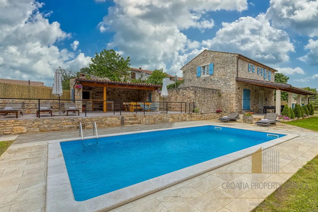Čudovita obnovljena kamnita vila z velikim posestvom - Lovreč, Istra!