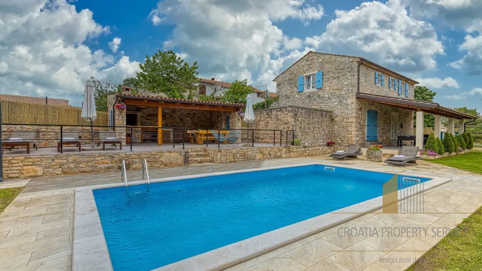Prekrasna renovirana kamena vila sa velikim imanjem - Lovreč, Istra!