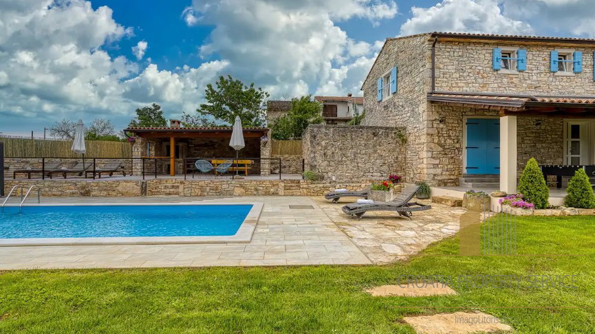 Prekrasna renovirana kamena vila sa velikim imanjem - Lovreč, Istra!