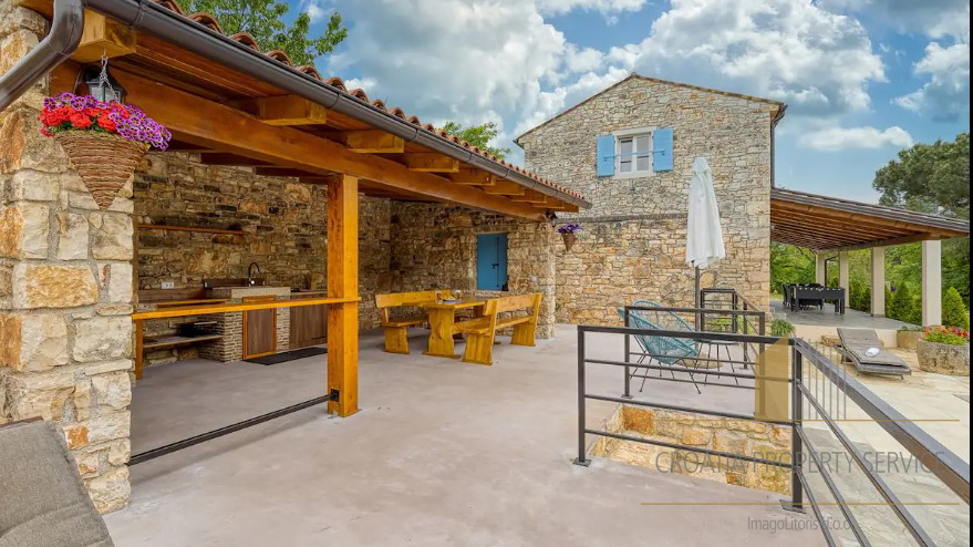 Prekrasna renovirana kamena vila sa velikim imanjem - Lovreč, Istra!