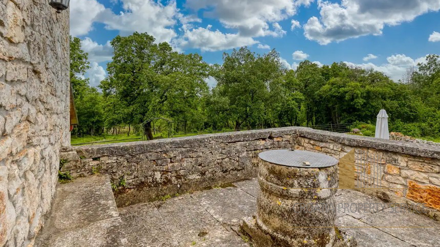 Prekrasna renovirana kamena vila sa velikim imanjem - Lovreč, Istra!