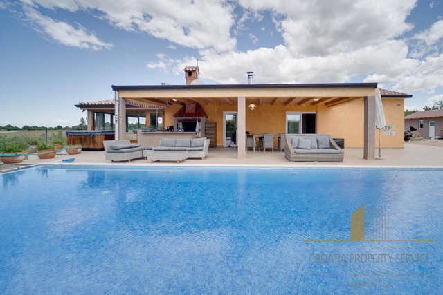 Luxusvilla mit Olivenhain und Meerblick - Novigrad, Istrien!