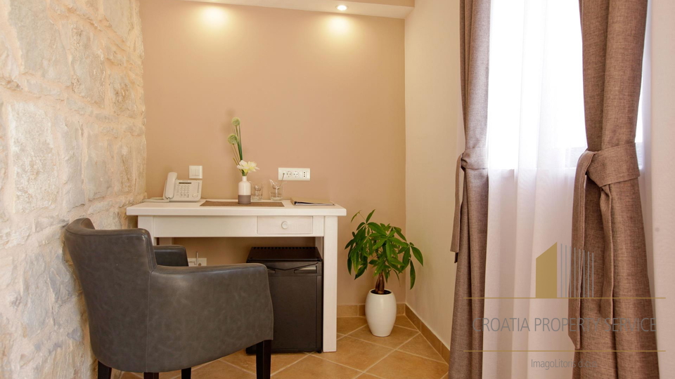 Čudovit butični hotel s 4* na odlični lokaciji 50 m od morja - Vela Luka!
