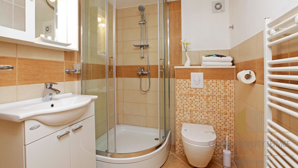 Čudovit butični hotel s 4* na odlični lokaciji 50 m od morja - Vela Luka!