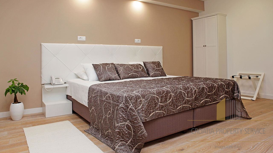 Čudovit butični hotel s 4* na odlični lokaciji 50 m od morja - Vela Luka!