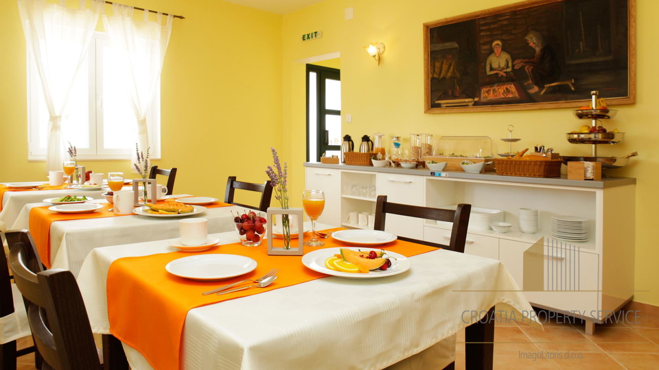 Čudovit butični hotel s 4* na odlični lokaciji 50 m od morja - Vela Luka!