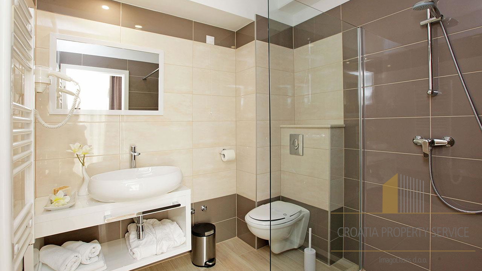 Čudovit butični hotel s 4* na odlični lokaciji 50 m od morja - Vela Luka!
