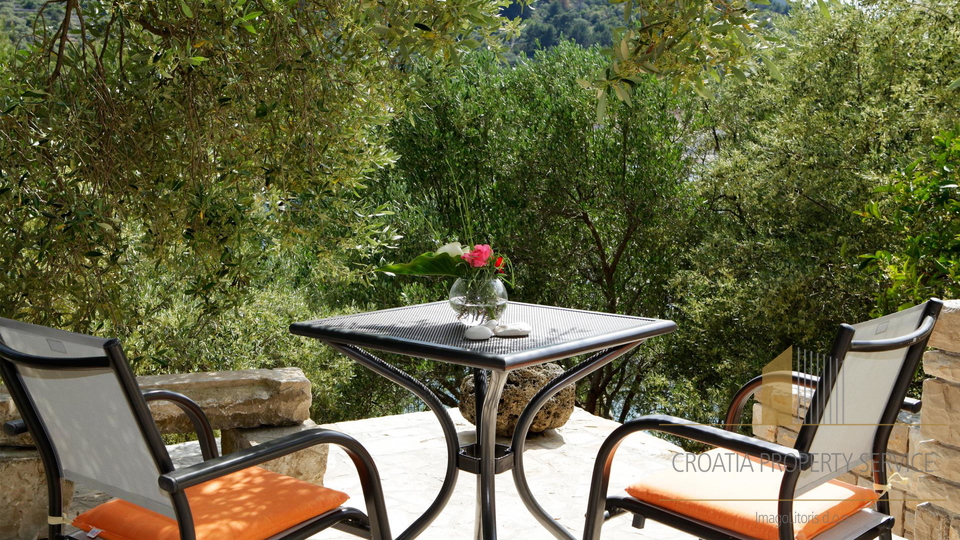 Čudovit butični hotel s 4* na odlični lokaciji 50 m od morja - Vela Luka!