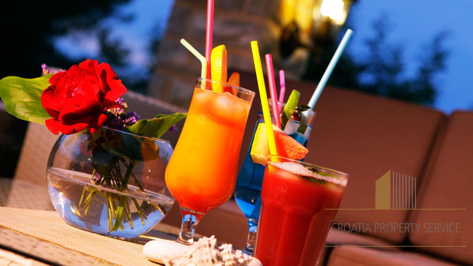 Čudovit butični hotel s 4* na odlični lokaciji 50 m od morja - Vela Luka!
