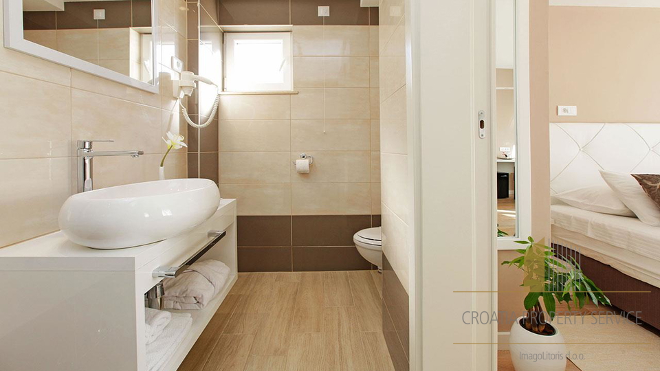 Čudovit butični hotel s 4* na odlični lokaciji 50 m od morja - Vela Luka!