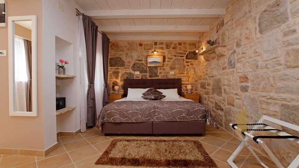 Čudovit butični hotel s 4* na odlični lokaciji 50 m od morja - Vela Luka!