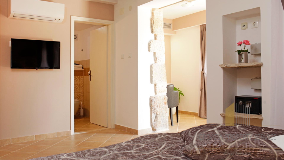 Čudovit butični hotel s 4* na odlični lokaciji 50 m od morja - Vela Luka!