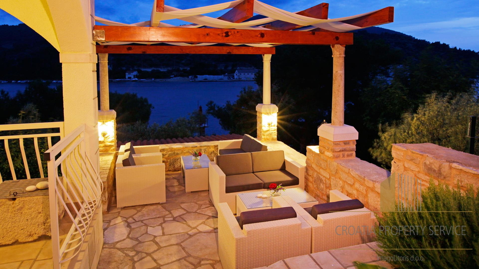 Čudovit butični hotel s 4* na odlični lokaciji 50 m od morja - Vela Luka!