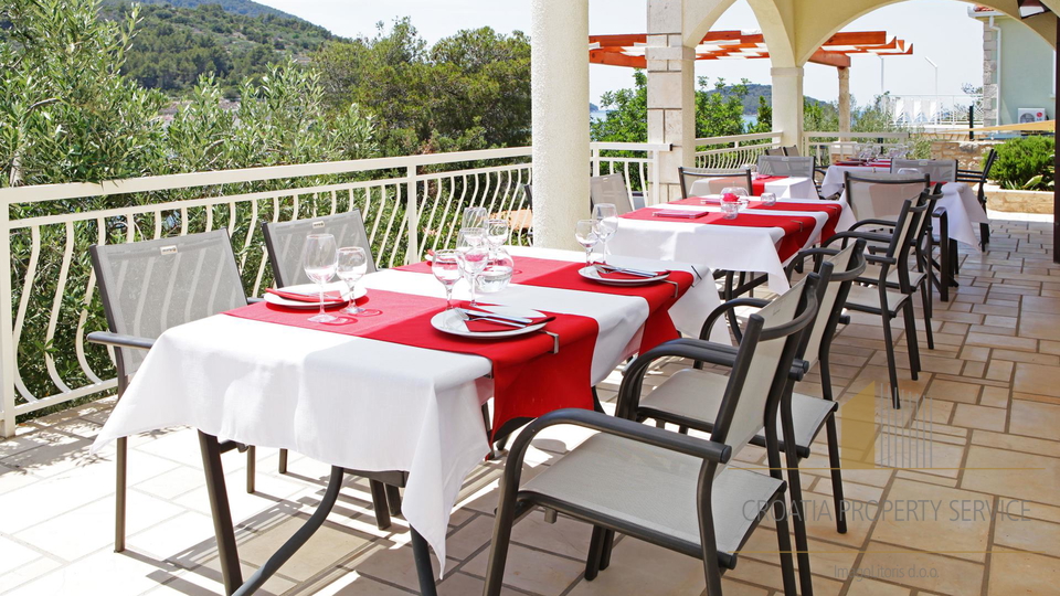 Čudovit butični hotel s 4* na odlični lokaciji 50 m od morja - Vela Luka!