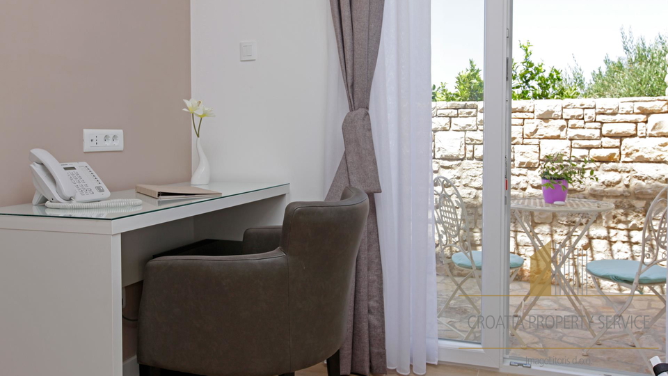 Čudovit butični hotel s 4* na odlični lokaciji 50 m od morja - Vela Luka!