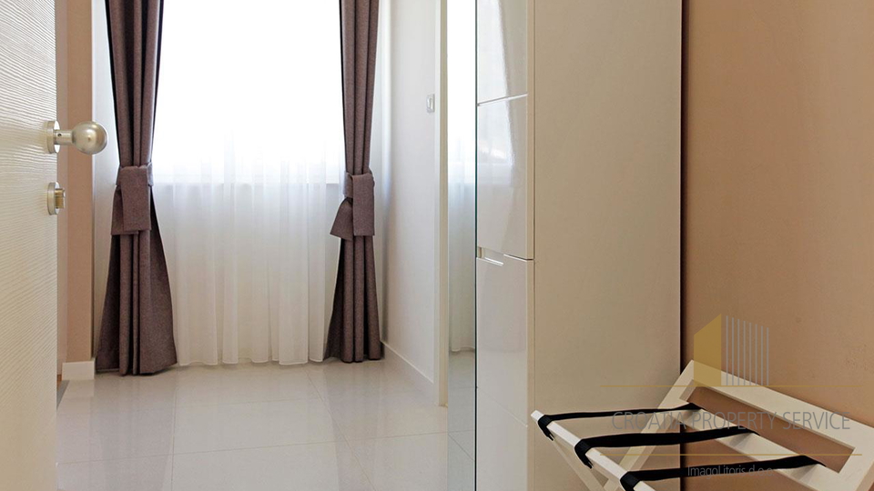 Čudovit butični hotel s 4* na odlični lokaciji 50 m od morja - Vela Luka!