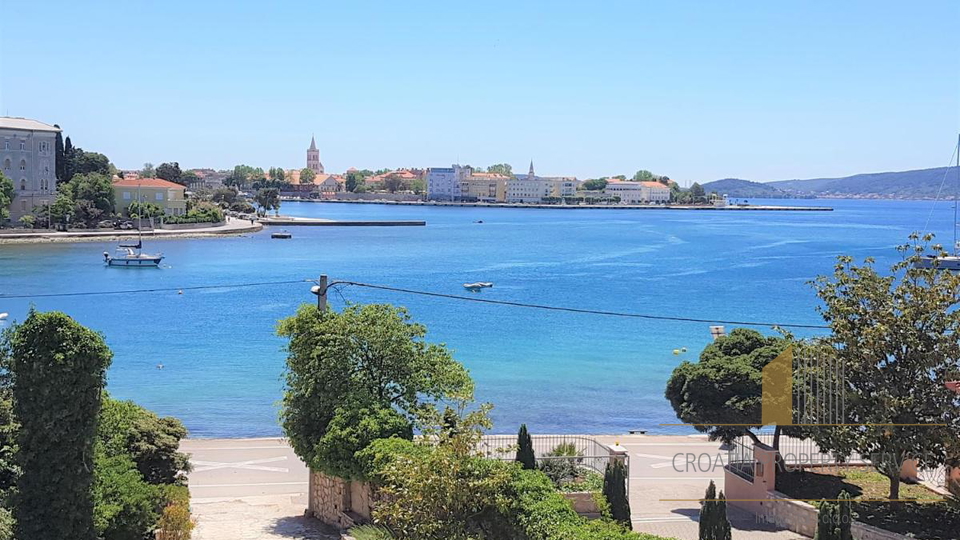 Wunderschöne Apartmentvilla, erste Reihe zum Meer in Zadar!