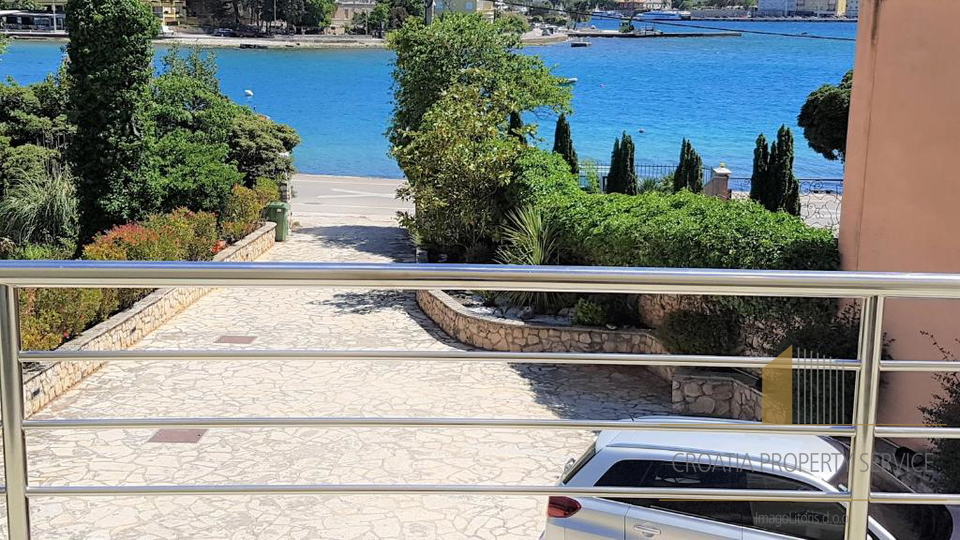 Wunderschöne Apartmentvilla, erste Reihe zum Meer in Zadar!
