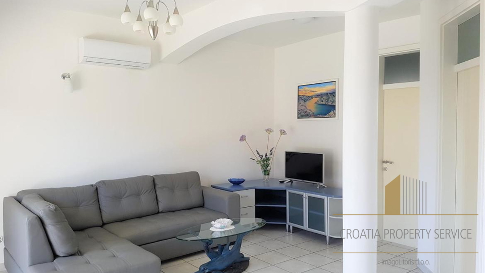 Wunderschöne Apartmentvilla, erste Reihe zum Meer in Zadar!